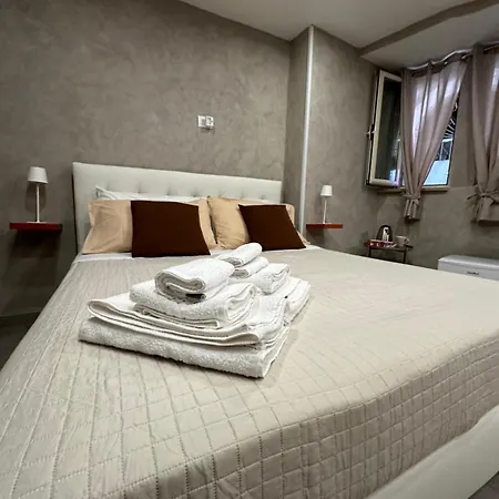 Carlotta's 18 Nápoles