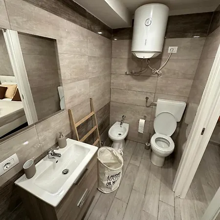 Carlotta's 18 * Nápoles